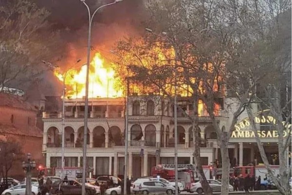 «Он снял гостиничный номер  на два-три дня» — что говорят о человеке, задержанном в «Амбассадоре», и информации, что он перед пожаром проиграл деньги