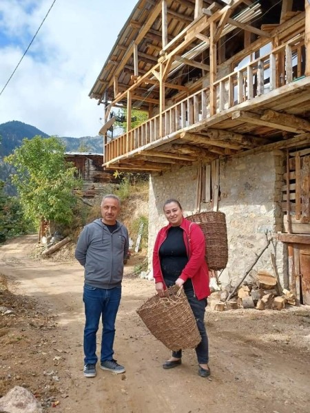 «Не оставляли мысли, что скоро все уйдет под воду» — затопленный город и грузинская художница, увидевшая «последний вздох» Юсуфели