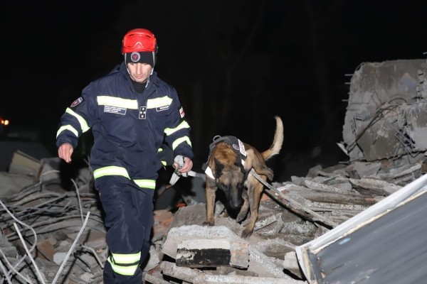 Грузинские спасатели в Турции спасли молодую женщину - сразу после прибытия они подключились к спасательной операции в районе, пострадавшем от землетрясения (фото) Грузинские спасатели в Турции спасли молодую женщину - сразу после прибытия они подключились к спасательной операции в районе, пострадавшем от землетрясения (фото)