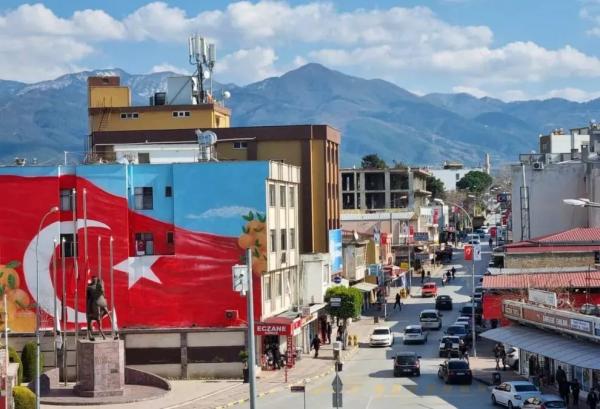 Город в зоне стихии в Турции, где не обрушилось ни одно здание - что стало этому причиной и кто он - мэр Эрзиня, ставший героем для местных жителей