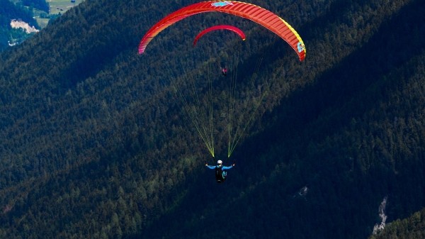 В Грузии ужесточают правила полетов на параплане
