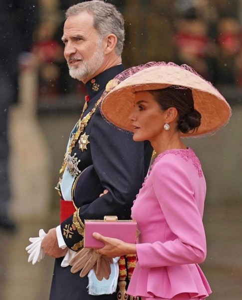 Грустный Гарри, озорник Джордж и Кейт Миддлтон в королевском стиле - яркие моменты коронации (фото) Грустный Гарри, озорник Джордж и Кейт Миддлтон в королевском стиле - яркие моменты коронации (фото)