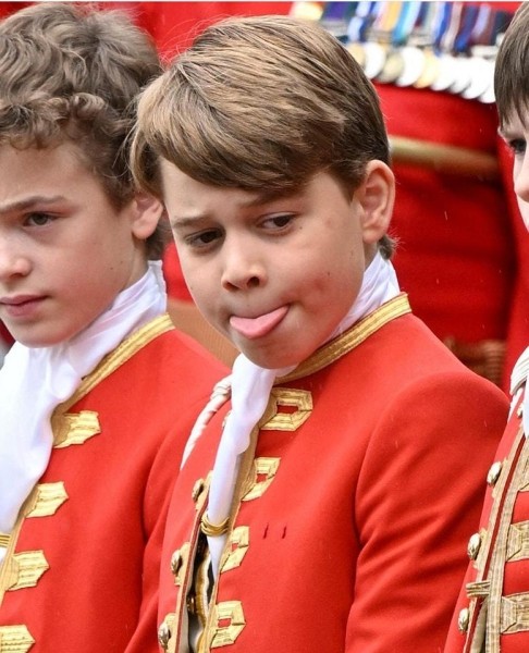 Грустный Гарри, озорник Джордж и Кейт Миддлтон в королевском стиле - яркие моменты коронации (фото) Грустный Гарри, озорник Джордж и Кейт Миддлтон в королевском стиле - яркие моменты коронации (фото)