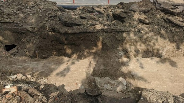 Во время ремонта проспекта в центре Тбилиси обнаружили захоронения XIX века Во время ремонта проспекта в центре Тбилиси обнаружили захоронения XIX века