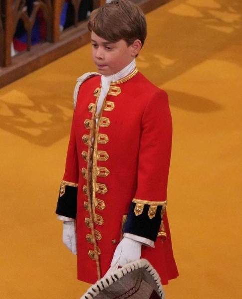 Грустный Гарри, озорник Джордж и Кейт Миддлтон в королевском стиле - яркие моменты коронации (фото) Грустный Гарри, озорник Джордж и Кейт Миддлтон в королевском стиле - яркие моменты коронации (фото)