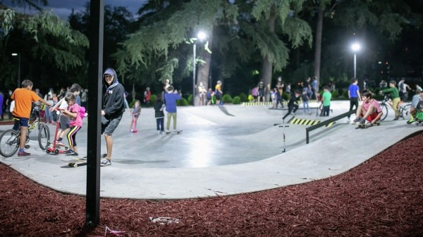 Строительство скейтпарка завершилось в Самгорском районе Тбилиси 