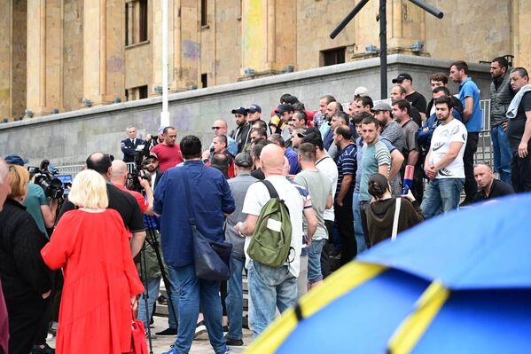 Шахтеры из Чиатура протестуют в Тбилиси: они хотят повышения зарплат – фото Шахтеры из Чиатура протестуют в Тбилиси: они хотят повышения зарплат – фото