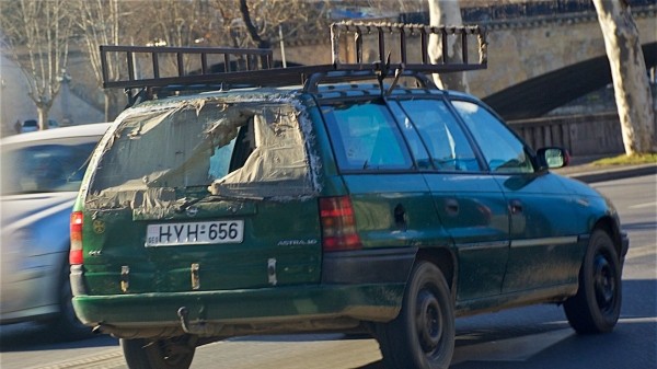Правительство Грузии должно помочь населению избавиться от старых авто – экс-депутат