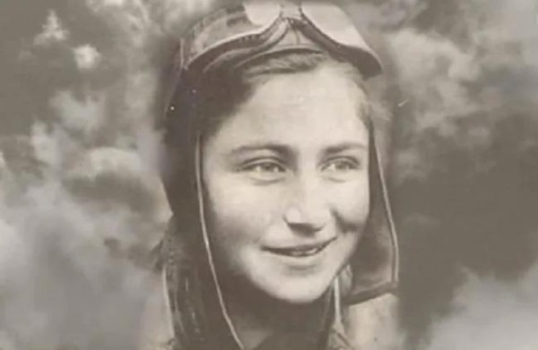 Первая летчица из Аджарии – «24-летняя Фадико в 1940 году погибла вместе с инструктором во время очередного испытания нового самолета...»