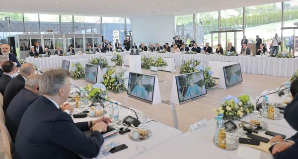 Гарибашвили, Макрон, Санду, Зеленский и другие на втором саммите Европейского политического сообщества - фото из Кишинева Гарибашвили, Макрон, Санду, Зеленский и другие на втором саммите Европейского политического сообщества - фото из Кишинева