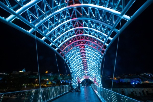 Мост мира в Тбилиси закроют на ремонт – Каладзе Мост мира в Тбилиси закроют на ремонт – Каладзе