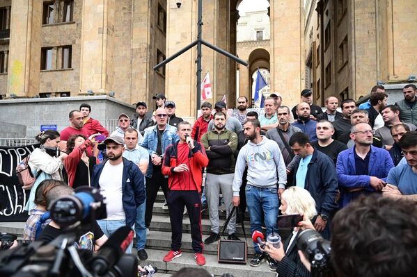 Шахтеры из Чиатура протестуют в Тбилиси: они хотят повышения зарплат – фото Шахтеры из Чиатура протестуют в Тбилиси: они хотят повышения зарплат – фото