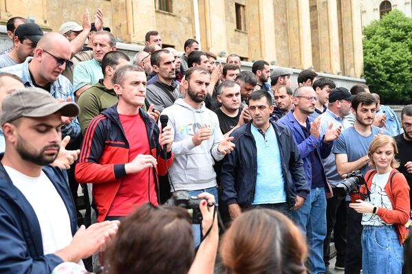 Шахтеры из Чиатура протестуют в Тбилиси: они хотят повышения зарплат – фото Шахтеры из Чиатура протестуют в Тбилиси: они хотят повышения зарплат – фото