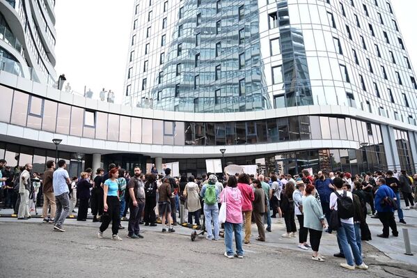 Шахтеры из Чиатура протестуют в Тбилиси: они хотят повышения зарплат – фото Шахтеры из Чиатура протестуют в Тбилиси: они хотят повышения зарплат – фото