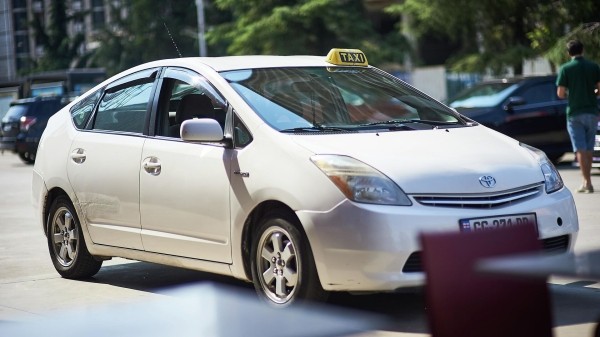 Как таксистам избежать штрафов при езде по автобусным полосам в Тбилиси – ответ Каладзе