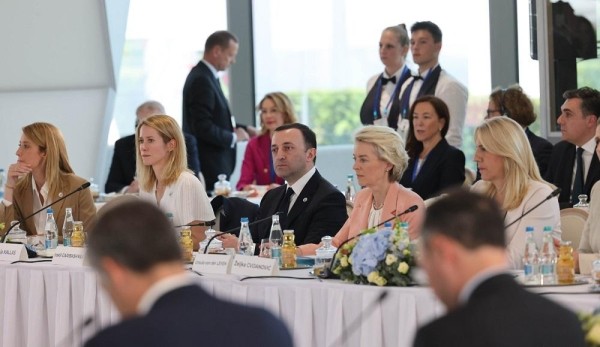 Гарибашвили, Макрон, Санду, Зеленский и другие на втором саммите Европейского политического сообщества - фото из Кишинева Гарибашвили, Макрон, Санду, Зеленский и другие на втором саммите Европейского политического сообщества - фото из Кишинева