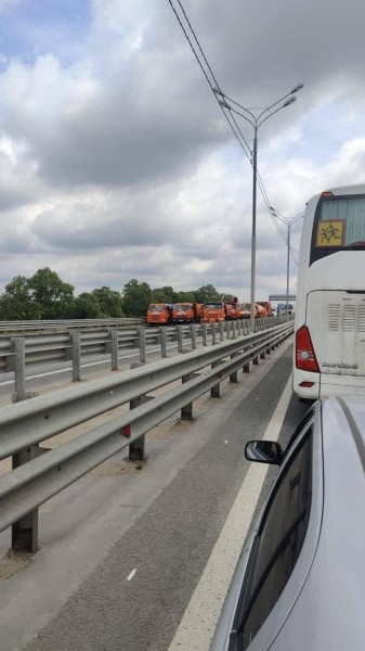 На подступах к Москве начали возводить блокпосты и оборонительные позиции - перекрыт мост стратегического значения (фото) На подступах к Москве начали возводить блокпосты и оборонительные позиции - перекрыт мост стратегического значения (фото)
