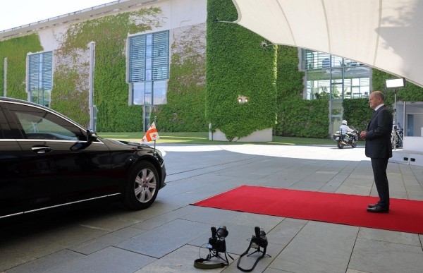 Ираклий Гарибашвили встретился с Олафом Шольцем — о чем говорили лидеры: администрация правительства распространяет фото и информацию из Берлина