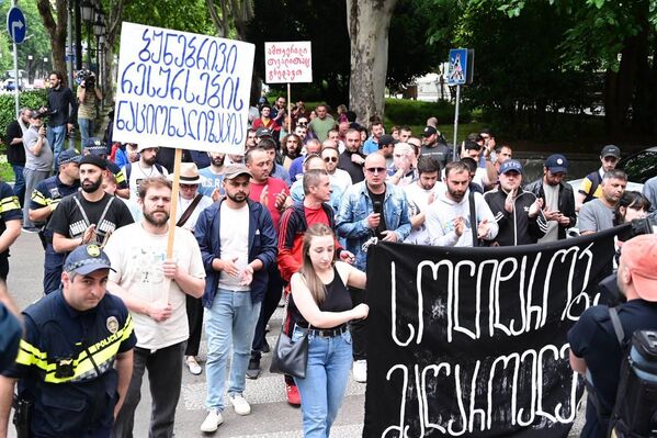 Шахтеры из Чиатура протестуют в Тбилиси: они хотят повышения зарплат – фото Шахтеры из Чиатура протестуют в Тбилиси: они хотят повышения зарплат – фото