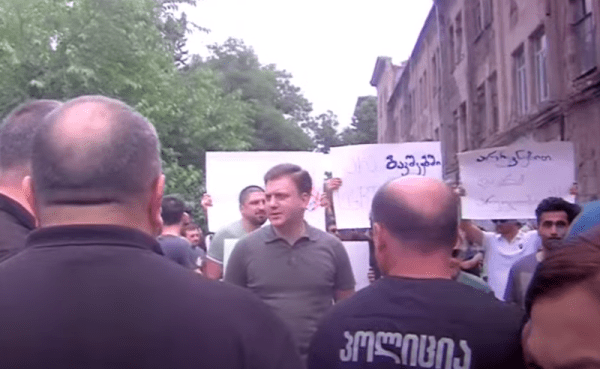 Митинг против Franklin Club и McDonald’s прошел в Тбилиси Митинг против Franklin Club и McDonald’s прошел в Тбилиси