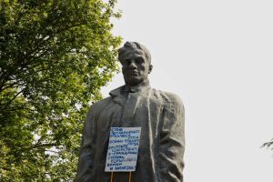 “Ночь России” в Тбилиси: на памятниках появились антивоенные плакаты