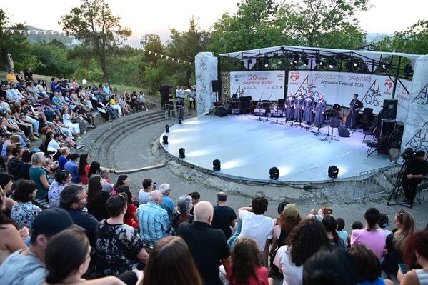 Грузинское творчество: популярный фестиваль "Арт-Гени 2023" в Тбилиси – фото Грузинское творчество: популярный фестиваль "Арт-Гени 2023" в Тбилиси – фото