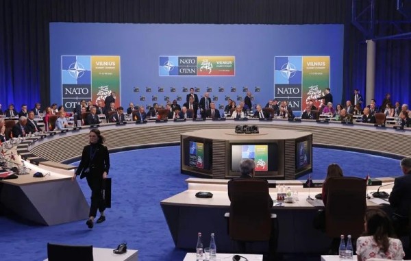 Коммюнике НАТО - Мы повторяем принятое на Бухарестском саммите 2008 года решение, что Грузия станет членом альянса с Планом действий по членству - Грузия должна добиться прогресса в реформах Коммюнике НАТО - Мы повторяем принятое на Бухарестском саммите 2008 года решение, что Грузия станет членом альянса с Планом действий по членству - Грузия должна добиться прогресса в реформах