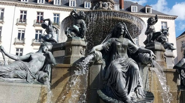 Тбилиси отправит в летний лагерь Франции 15 подростков