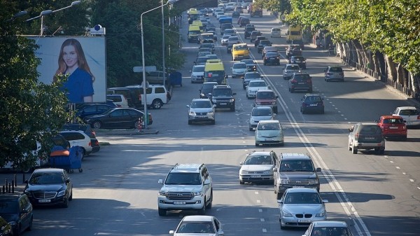 Выхлопы автомобилей на дорогах Грузии начнут проверять с 4 сентября