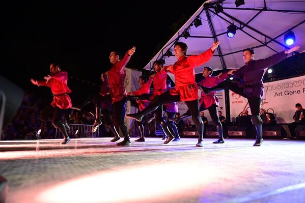 Грузинское творчество: популярный фестиваль "Арт-Гени 2023" в Тбилиси – фото Грузинское творчество: популярный фестиваль "Арт-Гени 2023" в Тбилиси – фото