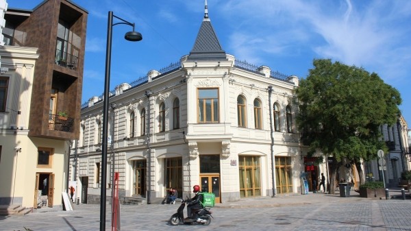 Движение автотранспорта в центре Тбилиси временно будет ограничено Движение автотранспорта в центре Тбилиси временно будет ограничено