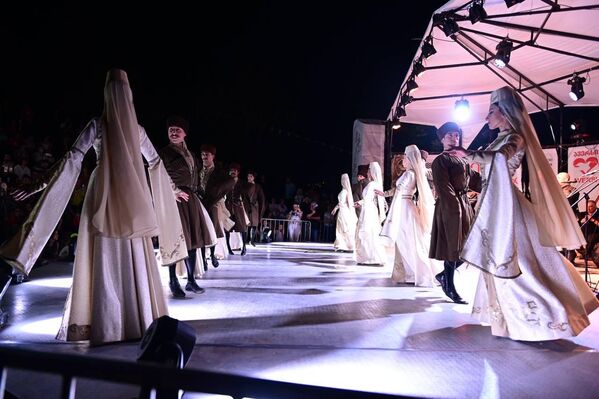 Грузинское творчество: популярный фестиваль "Арт-Гени 2023" в Тбилиси – фото Грузинское творчество: популярный фестиваль "Арт-Гени 2023" в Тбилиси – фото