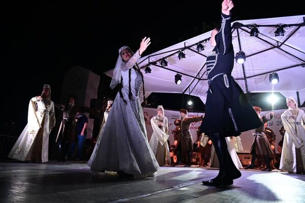 Грузинское творчество: популярный фестиваль "Арт-Гени 2023" в Тбилиси – фото Грузинское творчество: популярный фестиваль "Арт-Гени 2023" в Тбилиси – фото