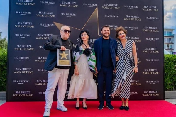 «Это был незабываемый день» - В Азербайджане открыли звезду Нани Брегвадзе: кто был среди известных гостей и как легендарная певица выглядела на церемонии (фото) «Это был незабываемый день» - В Азербайджане открыли звезду Нани Брегвадзе: кто был среди известных гостей и как легендарная певица выглядела на церемонии (фото)