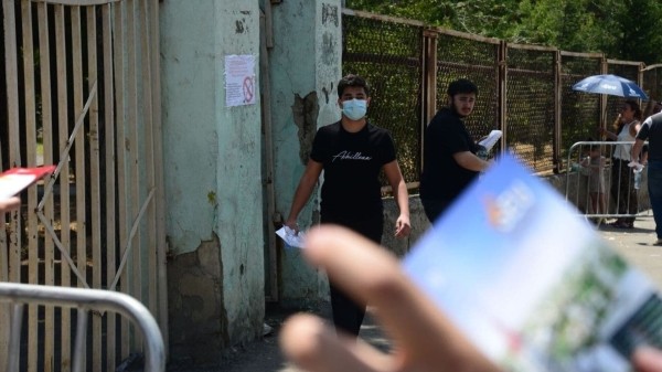 Одним предметом меньше: третий день вступительных экзаменов в Грузии