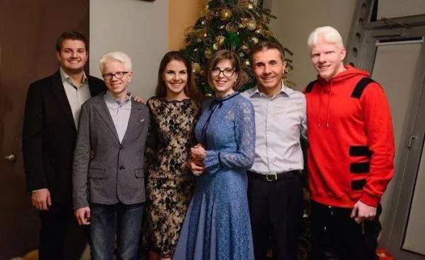 Один из самых многодетных кабинетов министров и грузинские политики, у которых 4 и больше детей