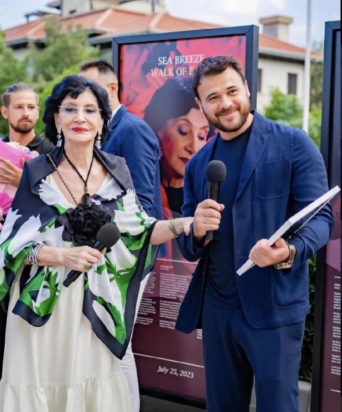 «Это был незабываемый день» - В Азербайджане открыли звезду Нани Брегвадзе: кто был среди известных гостей и как легендарная певица выглядела на церемонии (фото) «Это был незабываемый день» - В Азербайджане открыли звезду Нани Брегвадзе: кто был среди известных гостей и как легендарная певица выглядела на церемонии (фото)