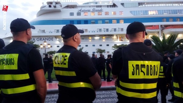 МВД подтвердило задержание девяти человек на акции в Батуми. Среди арестованных – гражданка Украины МВД подтвердило задержание девяти человек на акции в Батуми. Среди арестованных – гражданка Украины