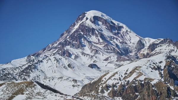 Электронная музыка в горах: в Грузии пройдет Kazbegi Fest