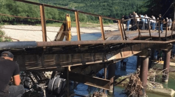 На западе Грузии обрушился мост – грузовик упал в реку, водитель погиб