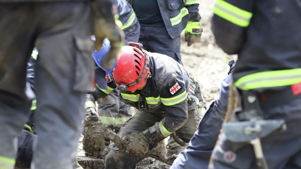 Трагедия на курорте в Шови - среди обнаруженных тел есть несовершеннолетние Трагедия на курорте в Шови - среди обнаруженных тел есть несовершеннолетние