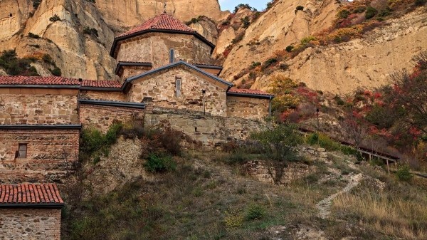 Обрушение скалы в Шио-Мгвиме: для посетителей вход закрыт