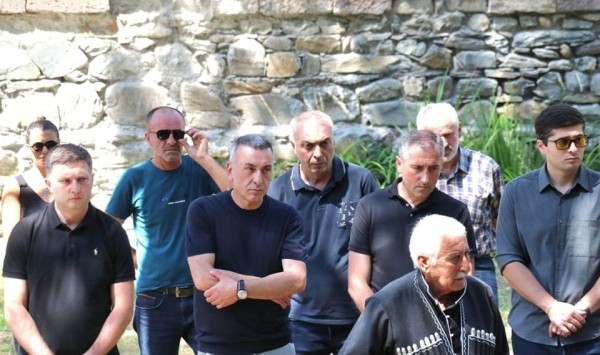 Фото из Глолы: похоронены Геннадий Султанишвили и Софо Бакурадзе, погибшие в результате стихии Фото из Глолы: похоронены Геннадий Султанишвили и Софо Бакурадзе, погибшие в результате стихии