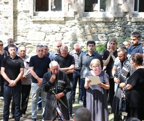 Фото из Глолы: похоронены Геннадий Султанишвили и Софо Бакурадзе, погибшие в результате стихии Фото из Глолы: похоронены Геннадий Султанишвили и Софо Бакурадзе, погибшие в результате стихии