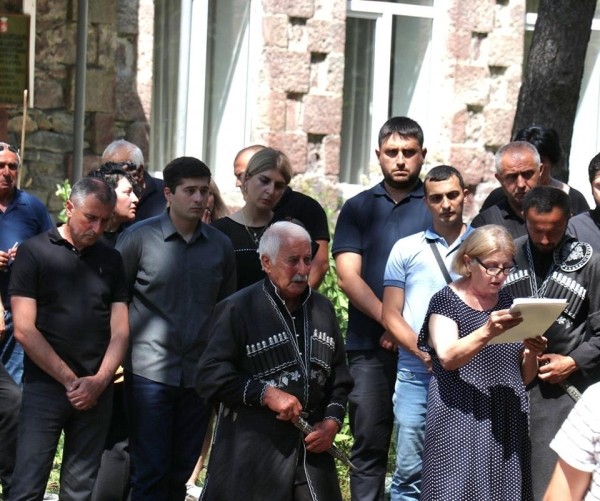 Фото из Глолы: похоронены Геннадий Султанишвили и Софо Бакурадзе, погибшие в результате стихии Фото из Глолы: похоронены Геннадий Султанишвили и Софо Бакурадзе, погибшие в результате стихии