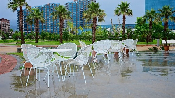 В Грузии изучают вопрос обслуживания посетителей кафе-баров Батуми на иностранном языке