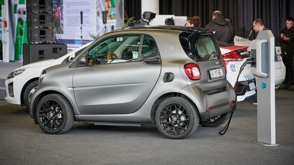 Число бесплатных зарядников для электромобилей в Тбилиси вырастет