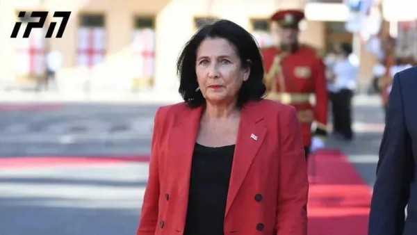 Администрация президента - Президент Грузии не нарушает ни Конституцию, ни закон