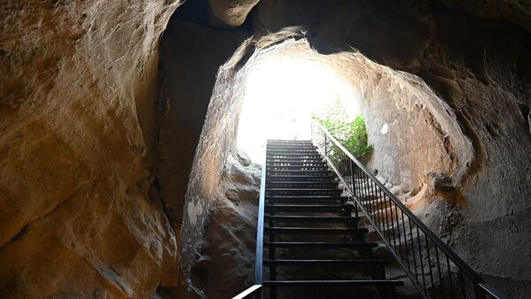 Пещерный город Уплисцихе: знаменитая достопримечательность Грузии – фото Пещерный город Уплисцихе: знаменитая достопримечательность Грузии – фото