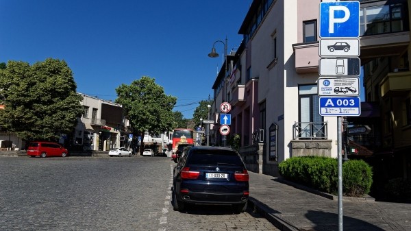 Зона почасовой парковки в Тбилиси расширяется